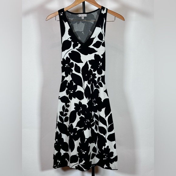 NWOT JCrew Sleeveless sweater-dress in floral jacquard - Picture 2 of 5